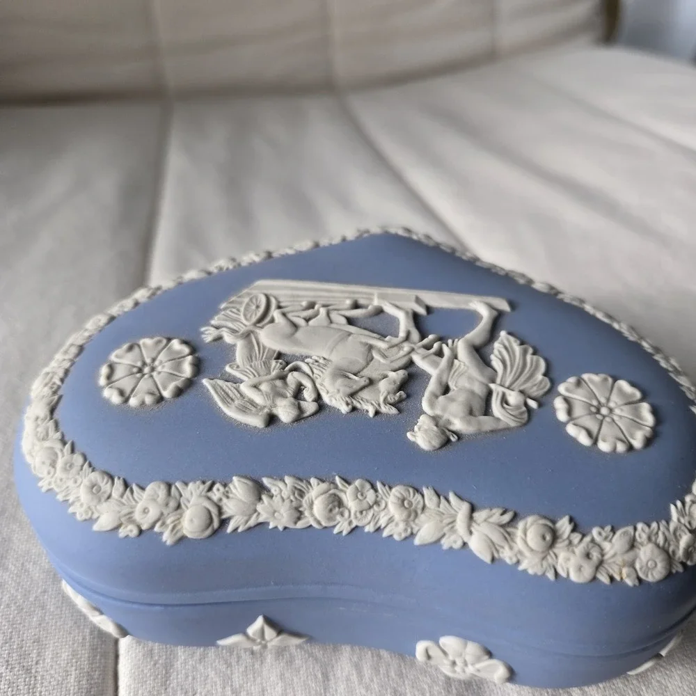 Wedgwood Blue Jasperware Heart Trinket Jewelry Box Ulysses Chariot Horse Angel